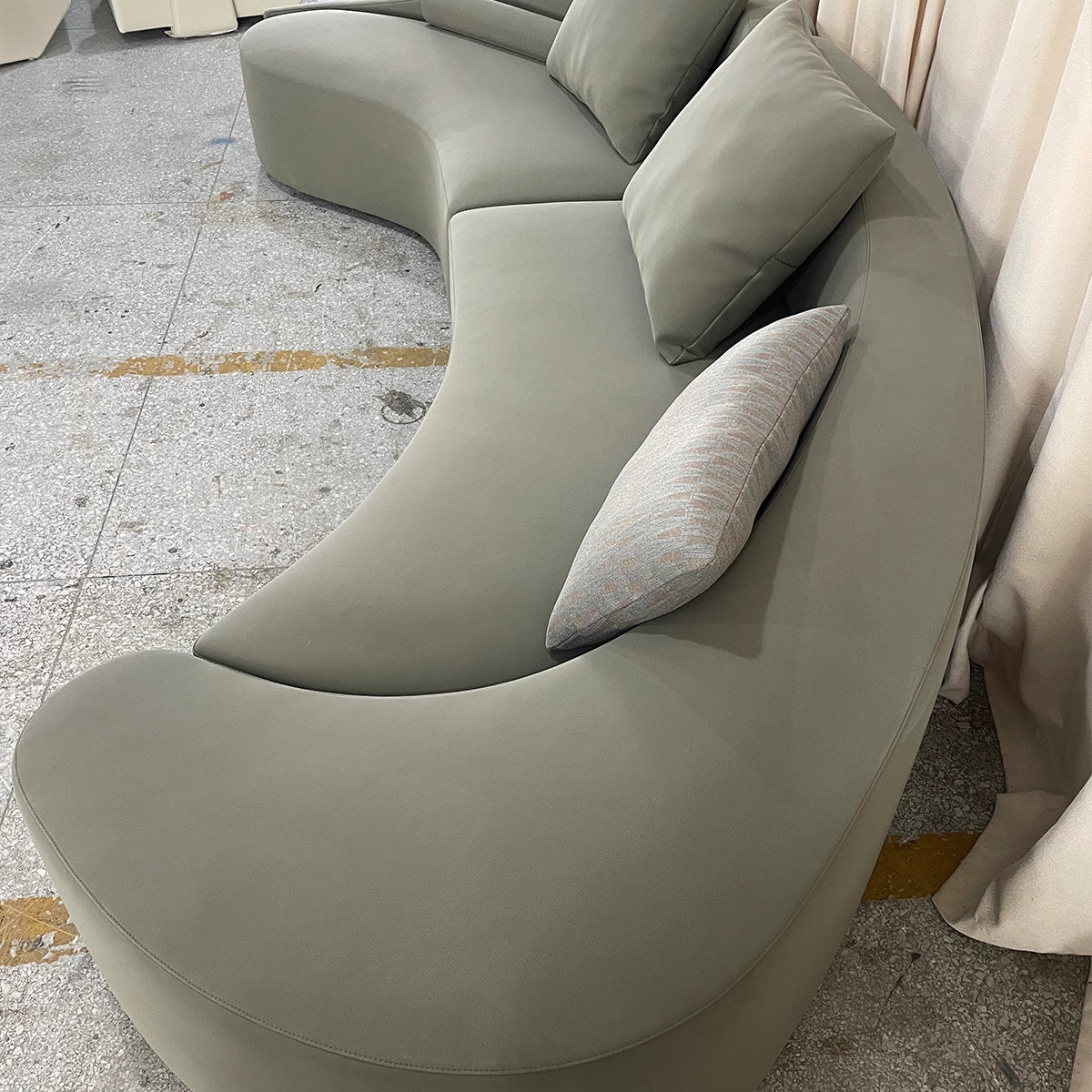 Modern Curved Sectional Sofa, Arc-Shaped Design with Elegant Cushions